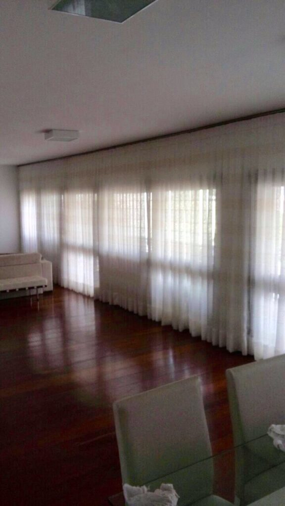 Cortina pregas na sala