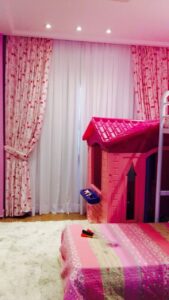 Cortina Pregas no quarto infantil