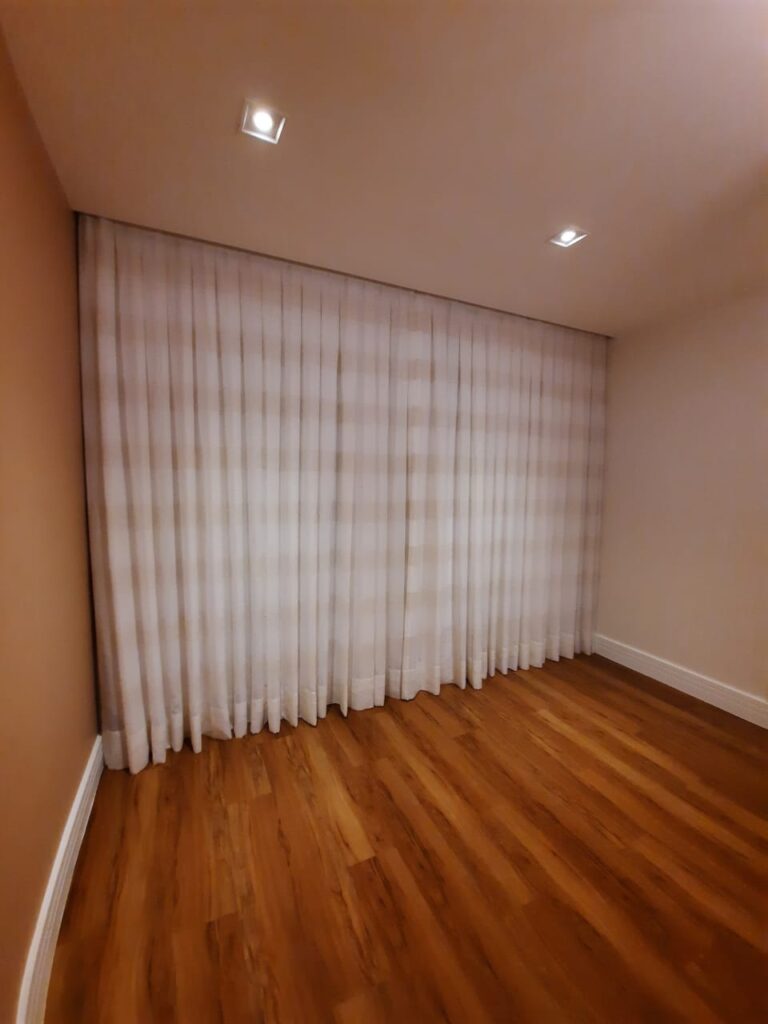 Cortina pregas na sala