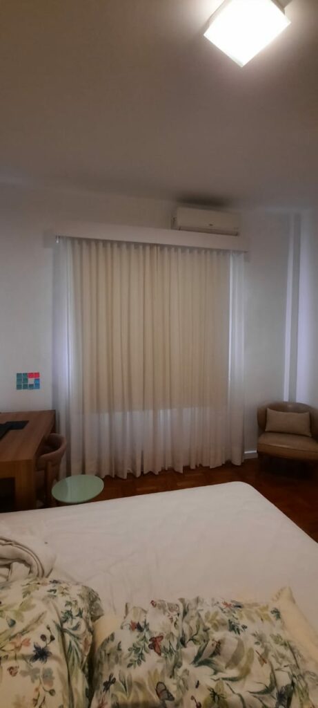 Cortina pregas na sala