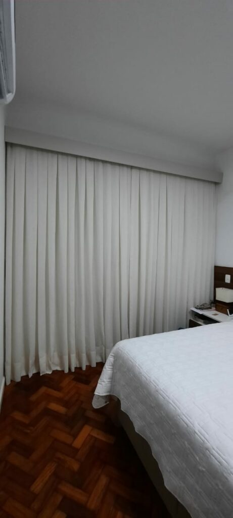 Cortina pregas no quarto