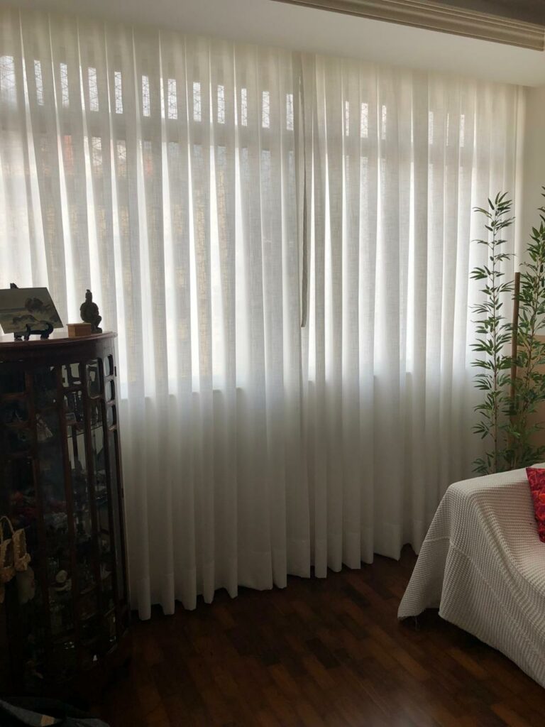 Cortina pregas na sala