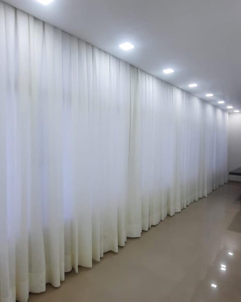 Cortina pregas na sala