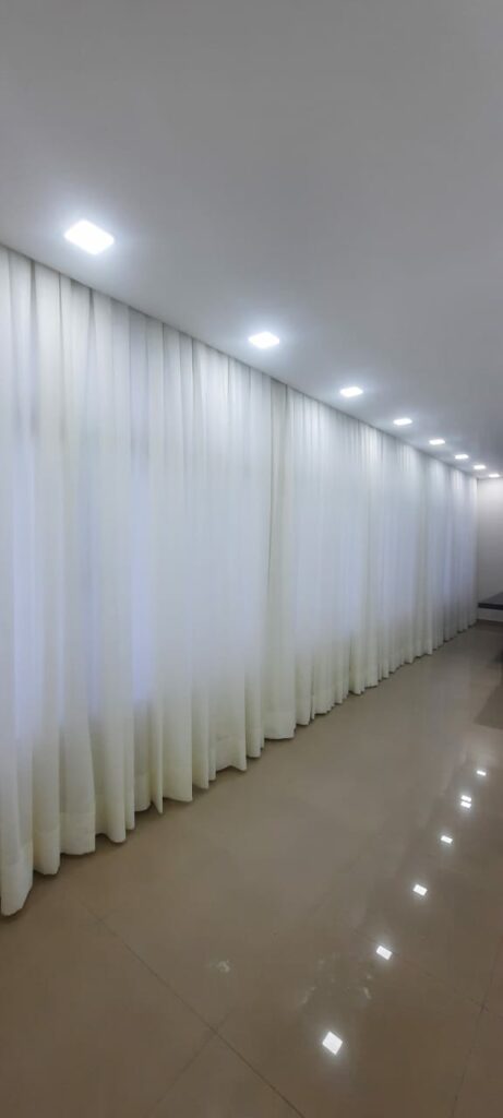 Cortina pregas na sala