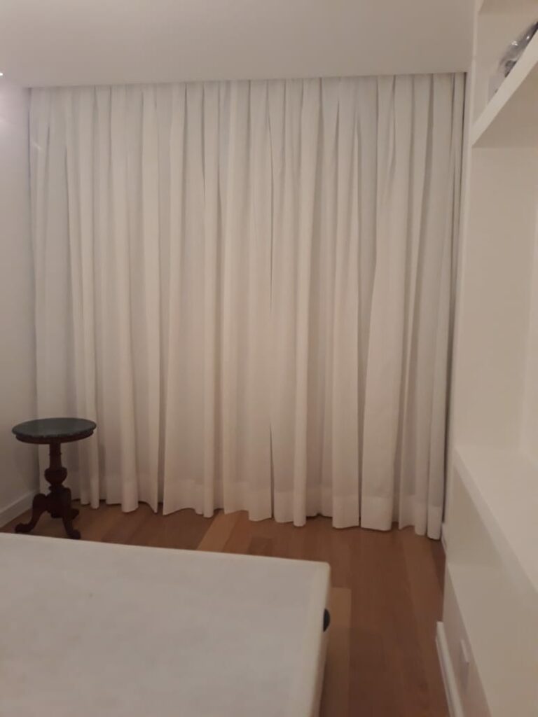 Cortina pregas na sala