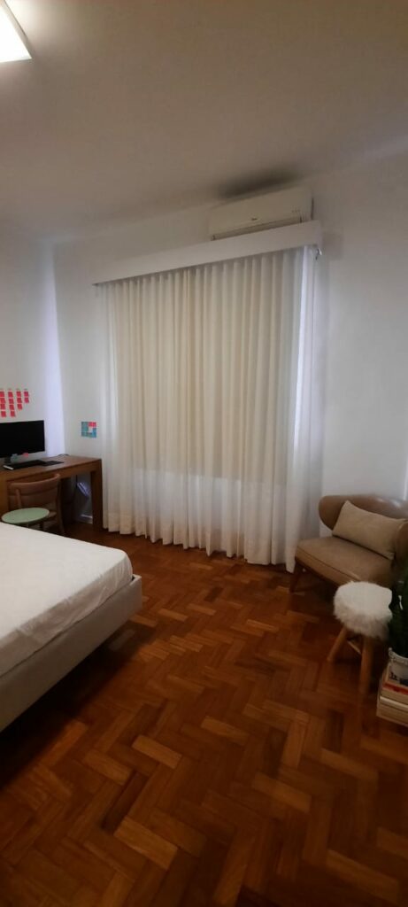 Cortina pregas na sala
