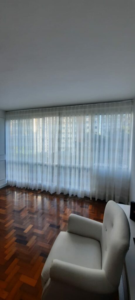 Cortina pregas na sala