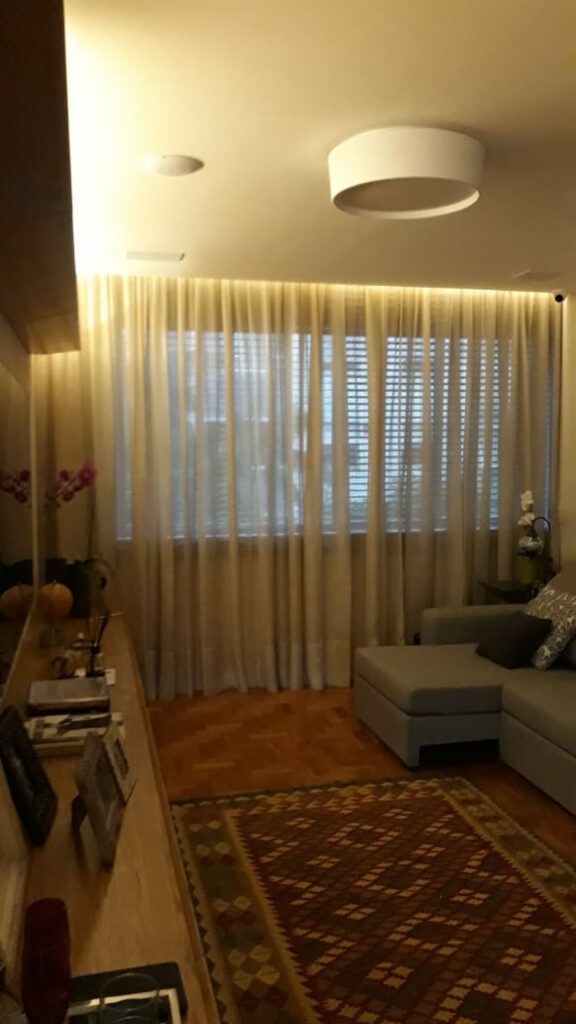 Cortina pregas na sala