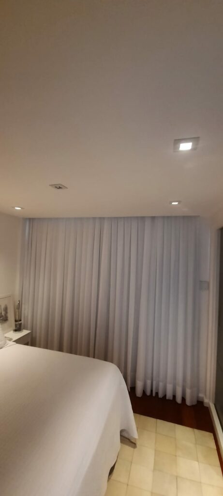 Cortina pregas na sala
