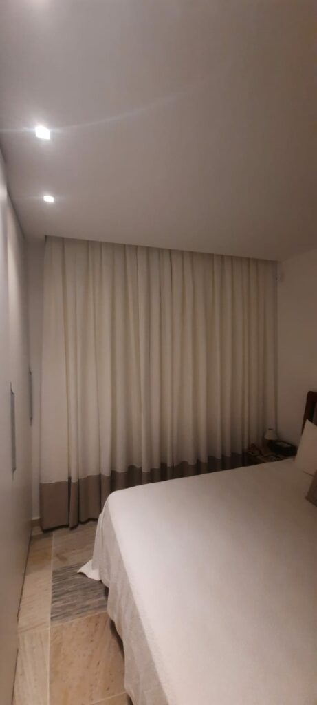 Cortina pregas na sala