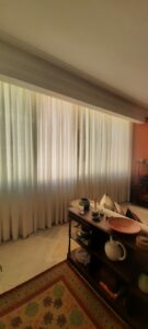 Cortina pregas na sala