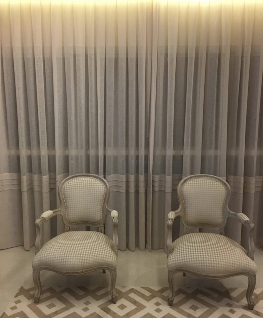 Cortina pregas na sala