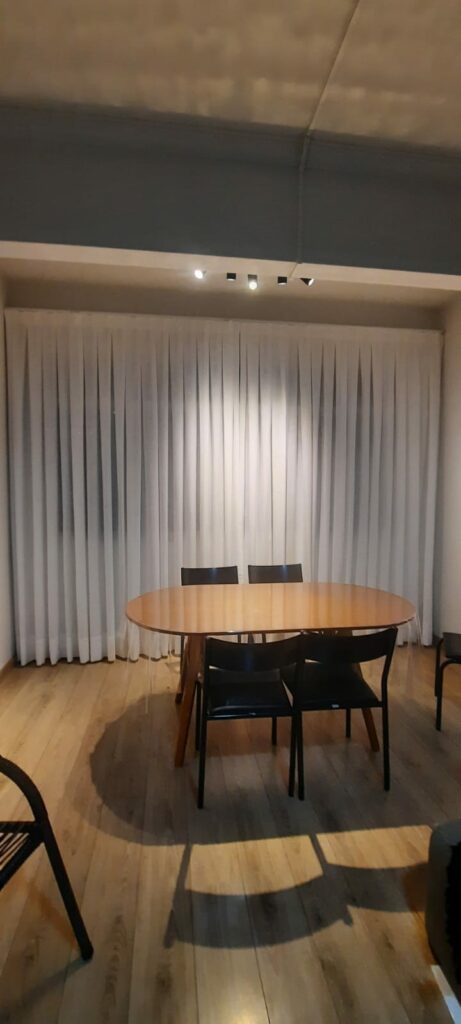 Cortina pregas na sala
