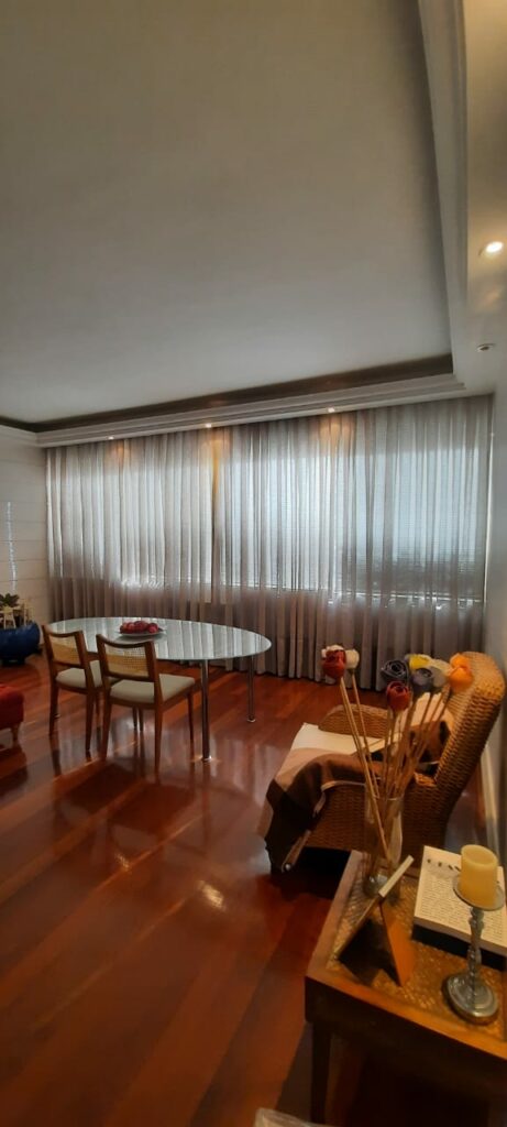 Cortina pregas na sala