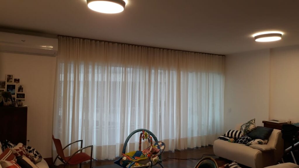 Cortina pregas na sala