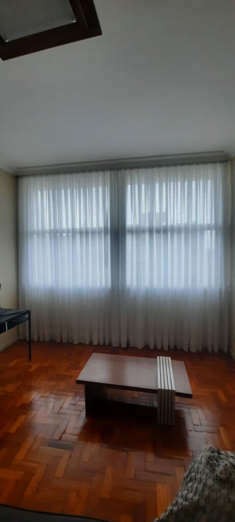 Cortina pregas na sala