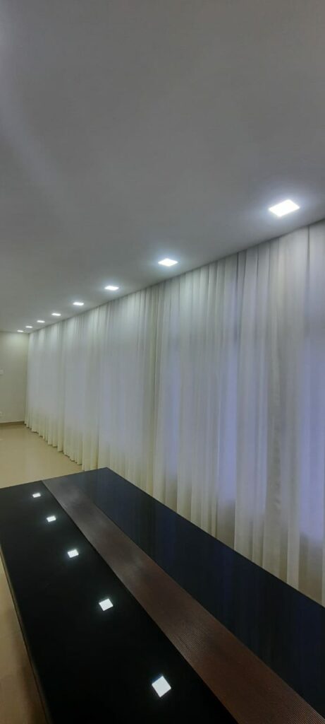 Cortina pregas na sala