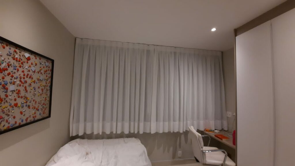 Cortina pregas na sala